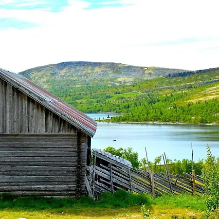 Fiskebu At Flaksjoen